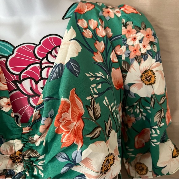 Milk & Honey Turquoise Green Floral Scrunched Front Blouse - Picture 2 of 4